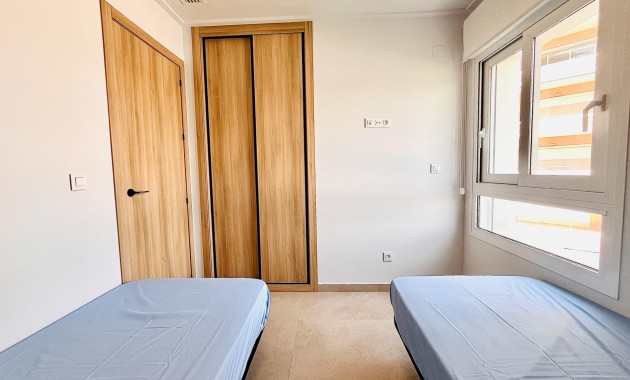 Venta - Apartamento / piso -
Guardamar del Segura - Puerto Deportivo