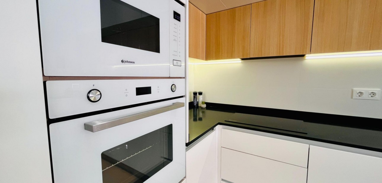 Venta - Apartamento / piso -
Guardamar del Segura - Puerto Deportivo