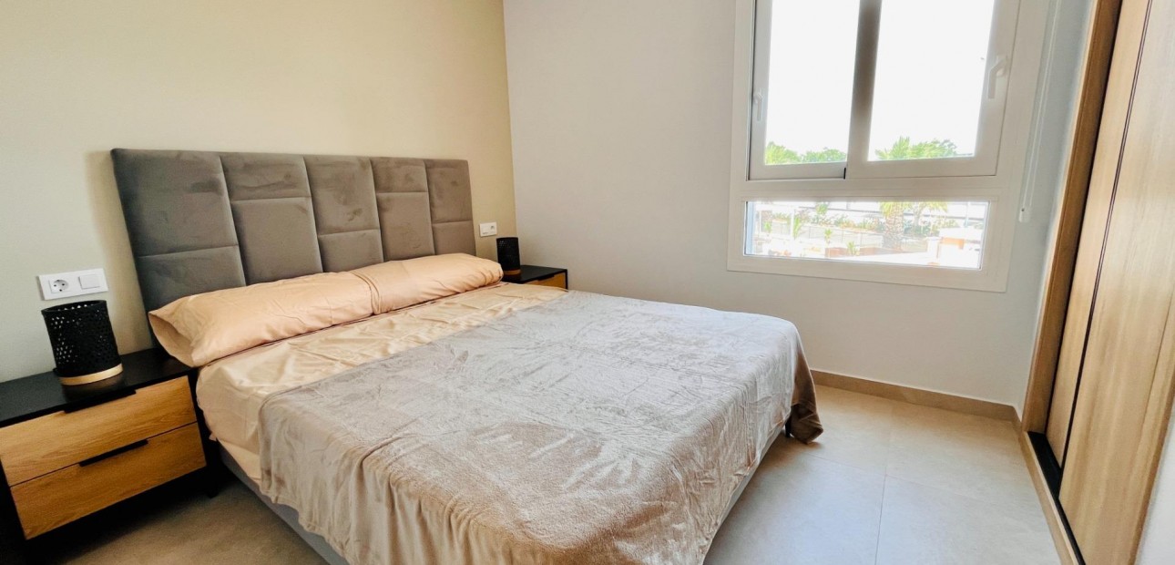Venta - Apartamento / piso -
Guardamar del Segura - Puerto Deportivo