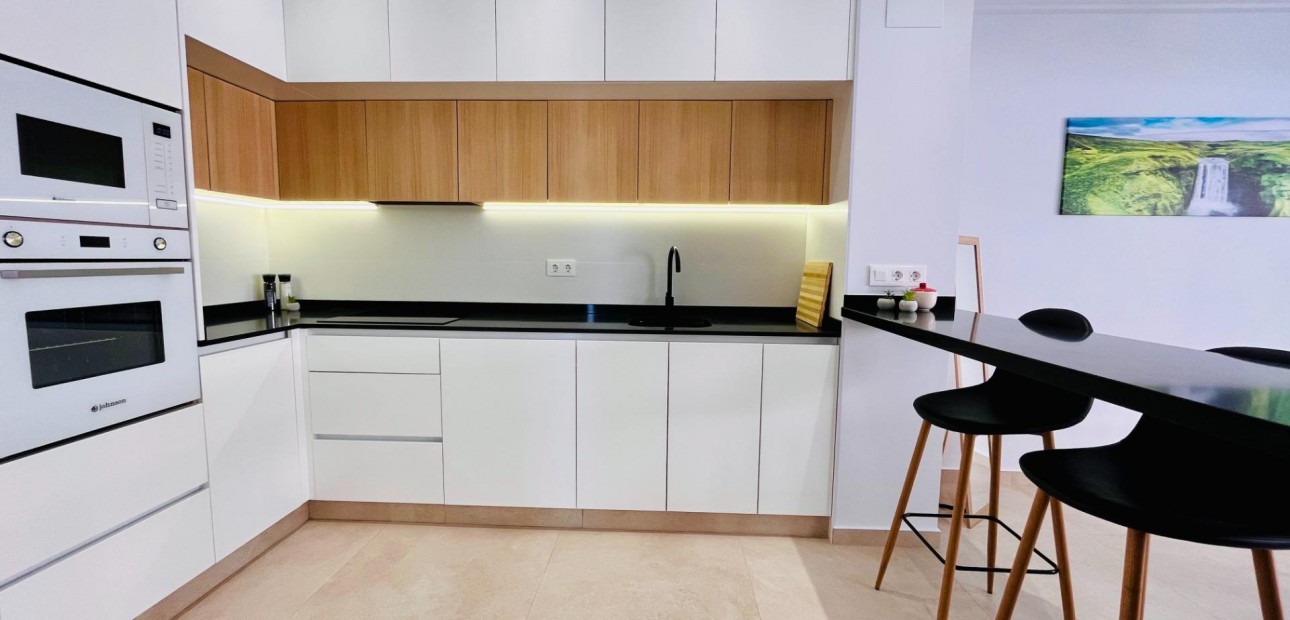 Venta - Apartamento / piso -
Guardamar del Segura - Puerto Deportivo