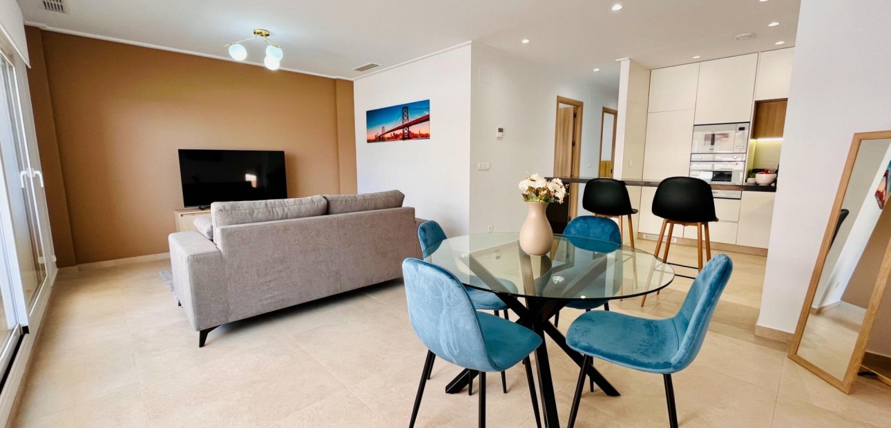 Venta - Apartamento / piso -
Guardamar del Segura - Puerto Deportivo
