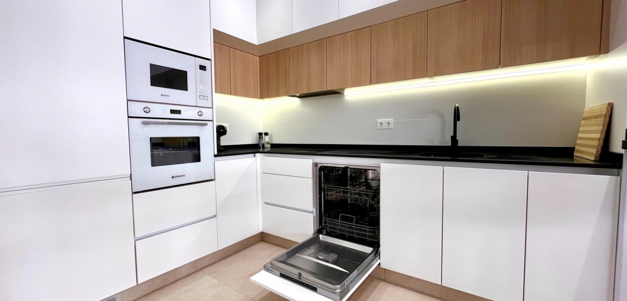 Venta - Apartamento / piso -
Guardamar del Segura - Puerto Deportivo