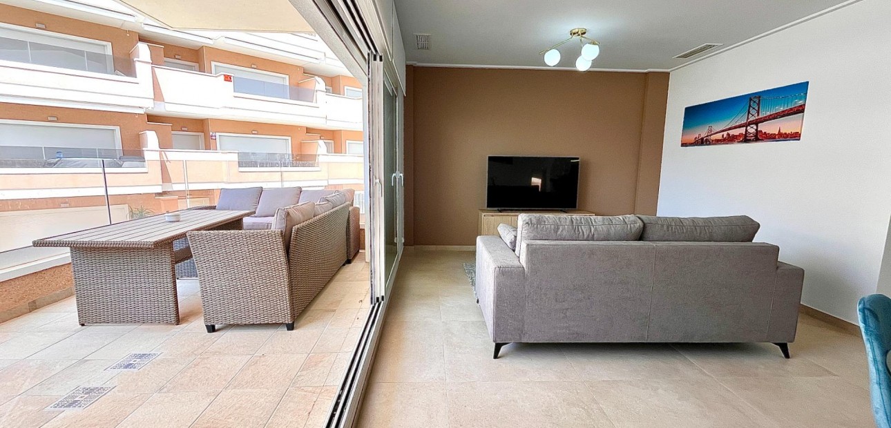 Venta - Apartamento / piso -
Guardamar del Segura - Puerto Deportivo