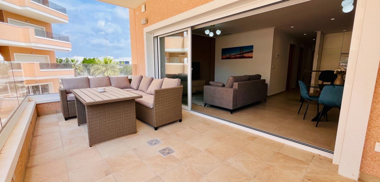 Venta - Apartamento / piso -
Guardamar del Segura - Puerto Deportivo