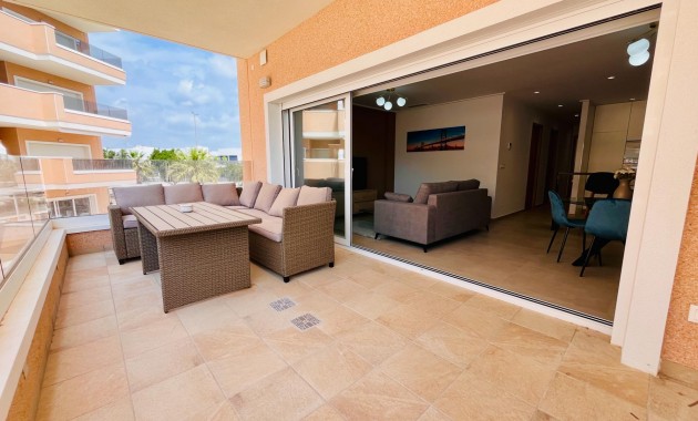 Venta - Apartamento / piso -
Guardamar del Segura - Puerto Deportivo