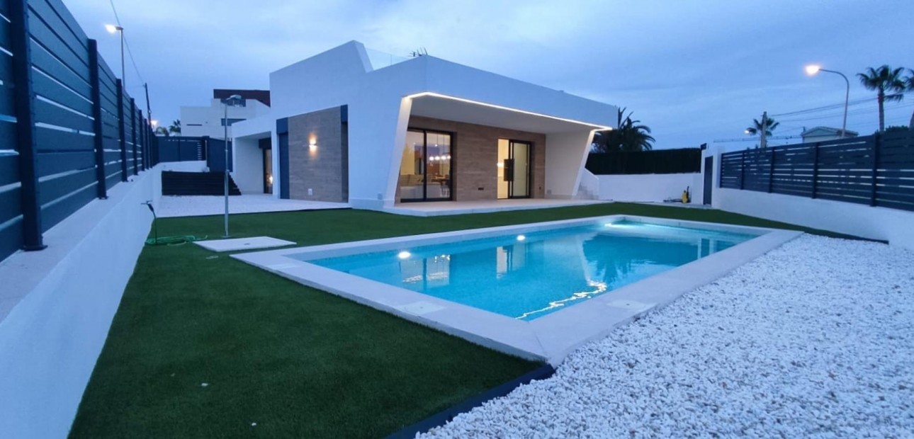 Herverkoop - Villa -
Ciudad quesada - Costa blanca sur