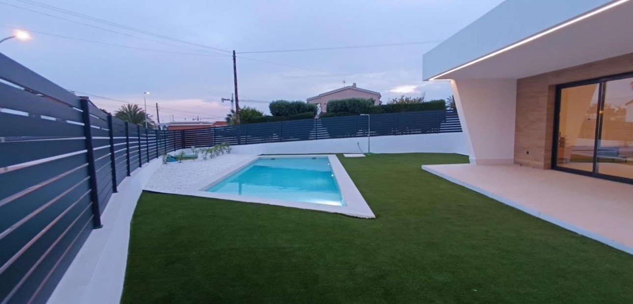 Herverkoop - Villa -
Ciudad quesada - Costa blanca sur