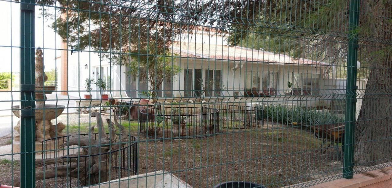 Sale - Country House -
Torrevieja - Los balcones