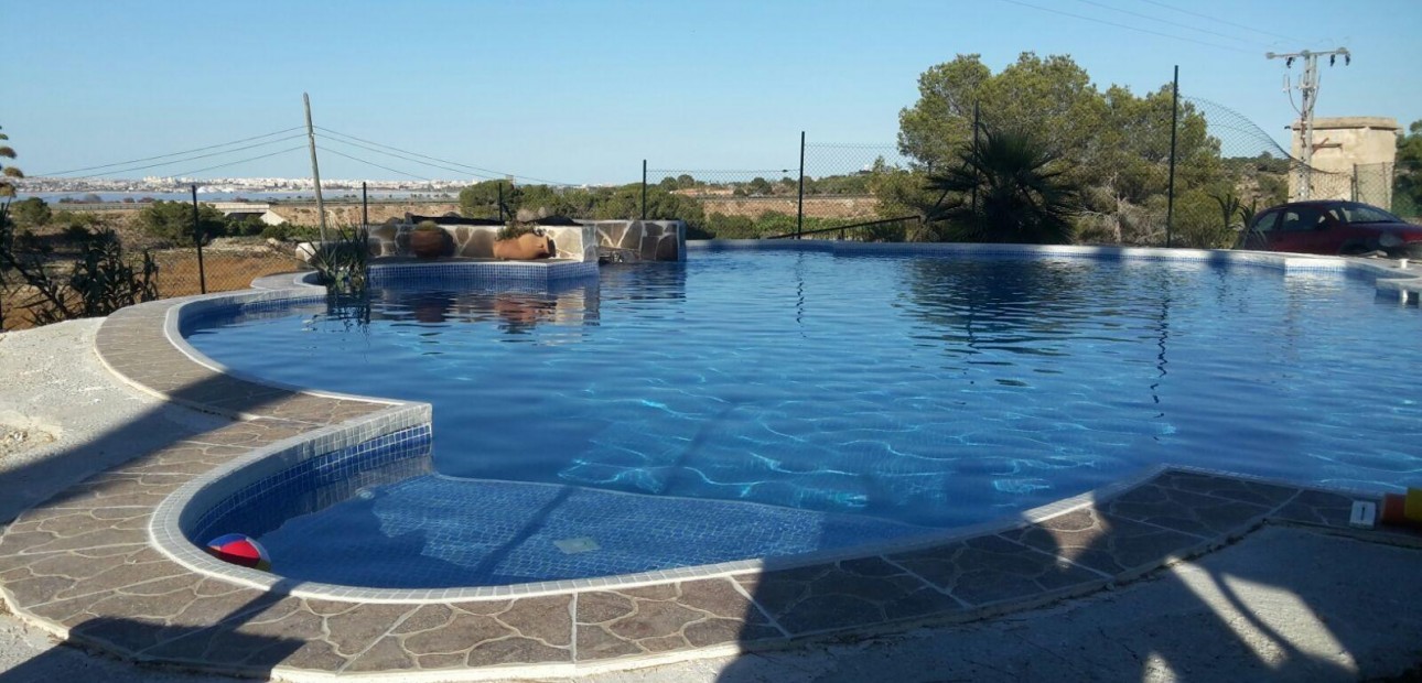 Sale - Country House -
Torrevieja - Los balcones