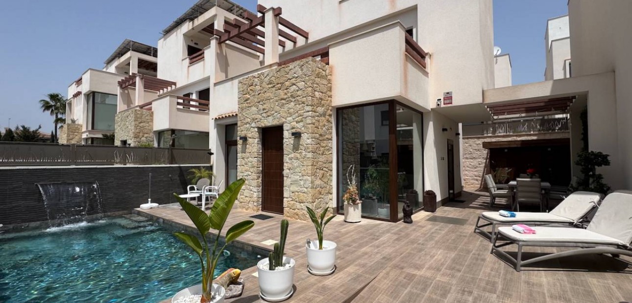 Venta - Villa -
Ciudad Quesada