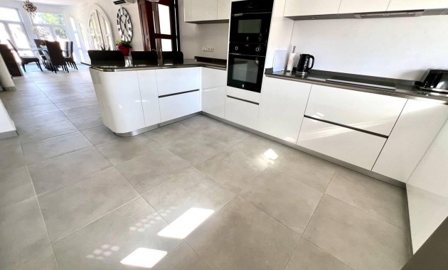 Venta - Villa -
Torrevieja - Centro