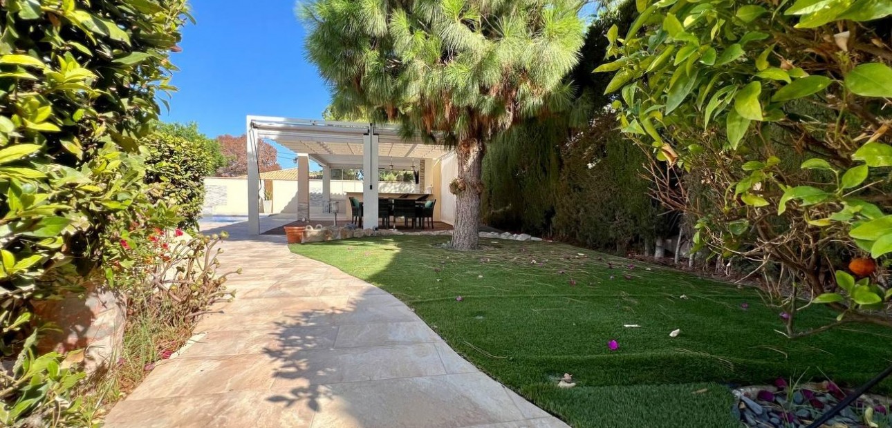 Venta - Villa -
Torrevieja - Centro