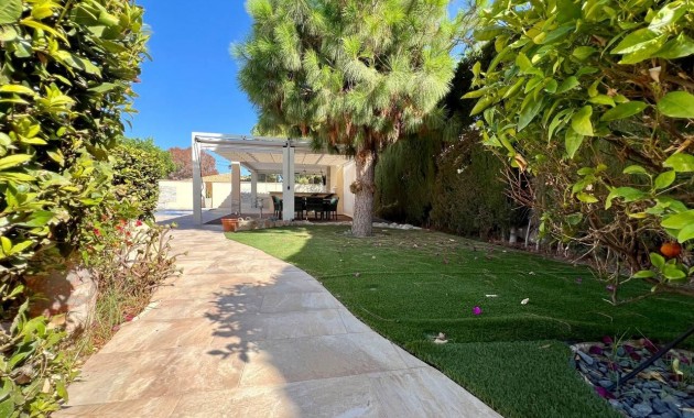 Venta - Villa -
Torrevieja - Centro