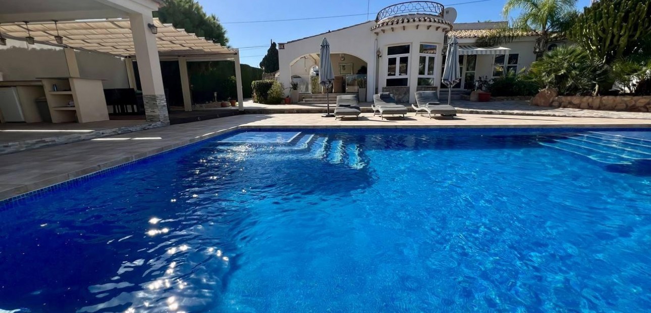 Venta - Villa -
Torrevieja - Centro