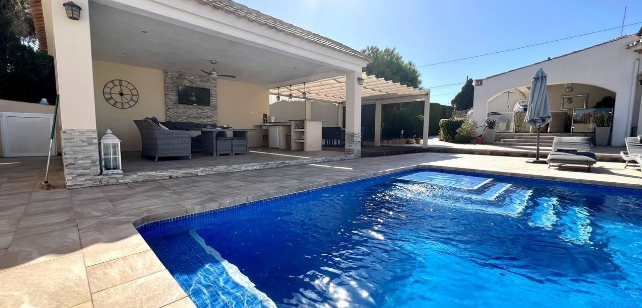Venta - Villa -
Torrevieja - Centro