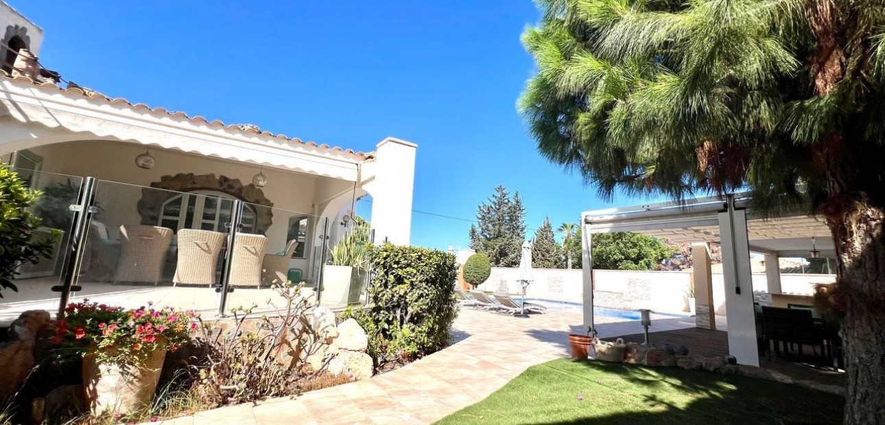 Venta - Villa -
Torrevieja - Centro