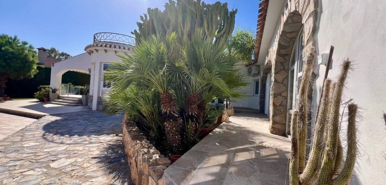 Venta - Villa -
Torrevieja - Centro