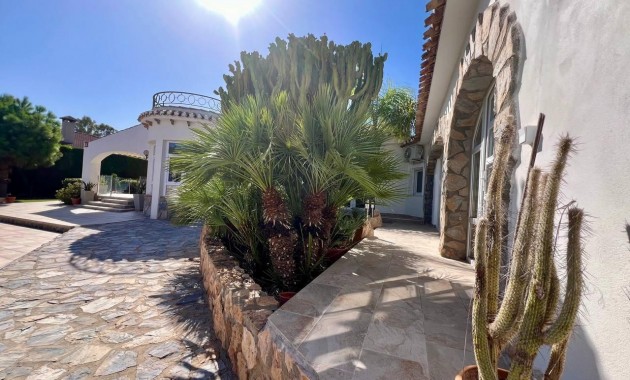 Venta - Villa -
Torrevieja - Centro