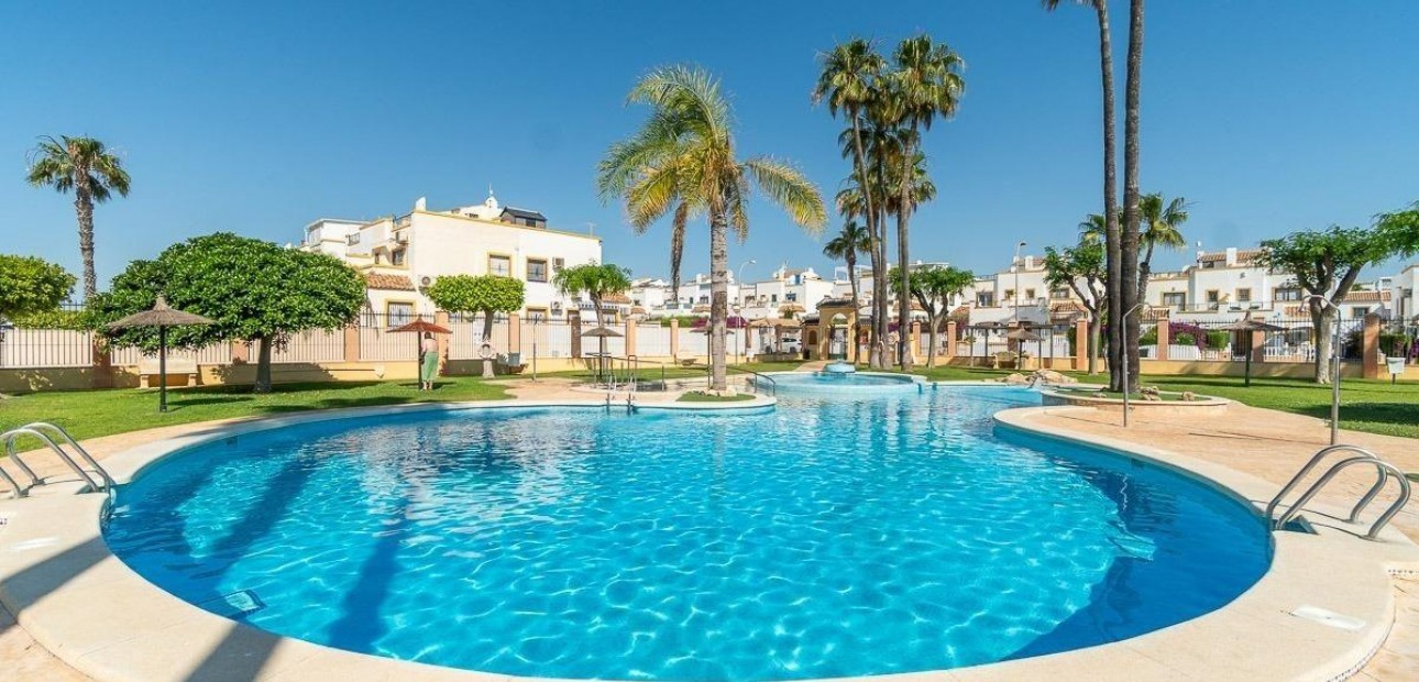 Herverkoop - Bungalow -
Orihuela Costa - Los Almendros-La Florida