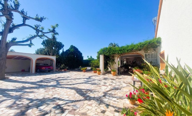 Sale - Masia -
La marina - La Marina