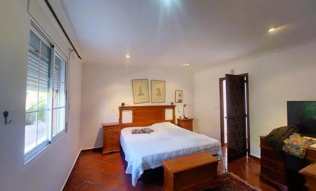 Sale - Masia -
La marina - La Marina