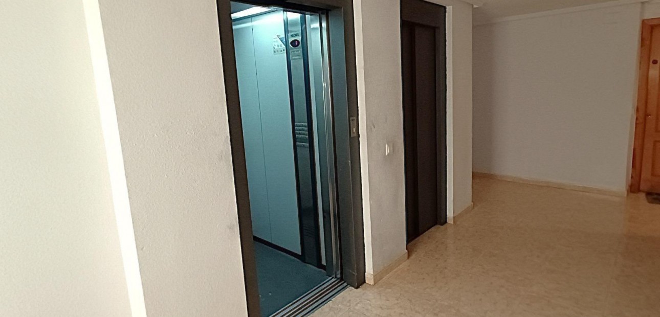 Herverkoop - Appartement / flat -
Torrevieja - torrevieja