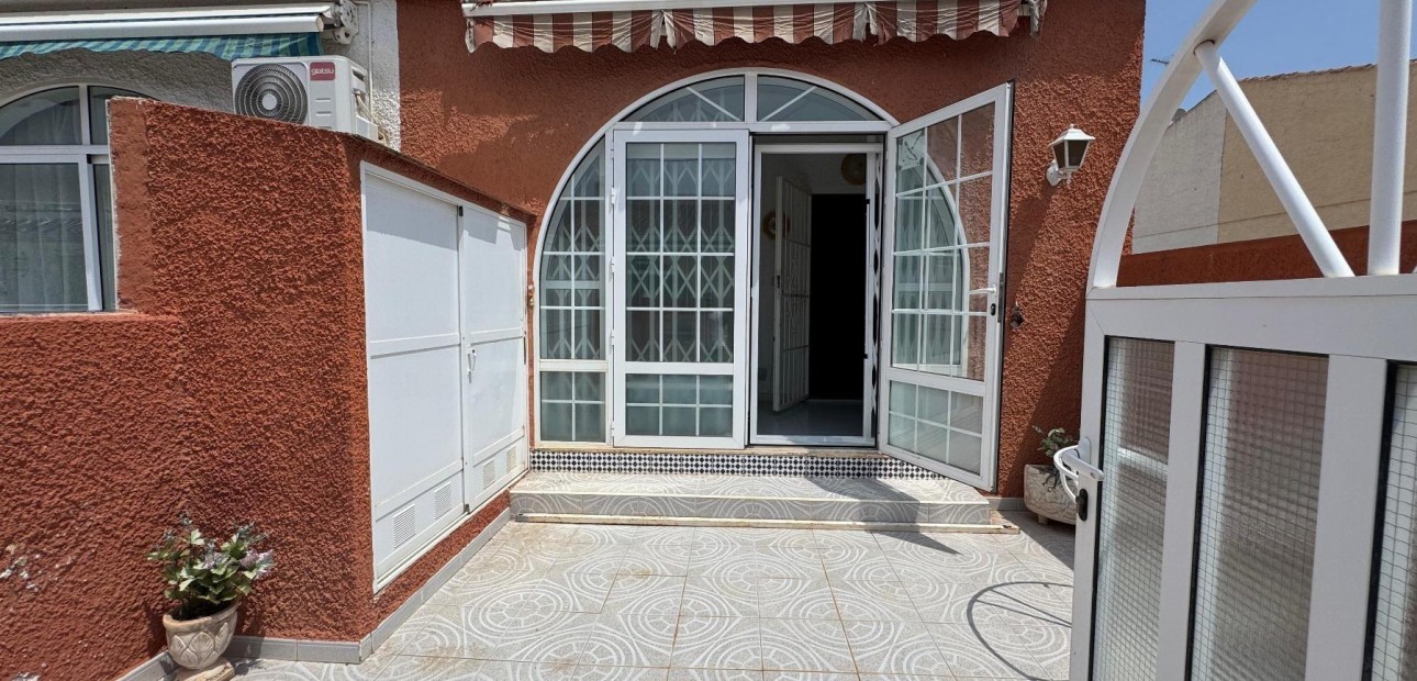 Venta - Villa -
Torrevieja - La Siesta - El Salado - Torreta