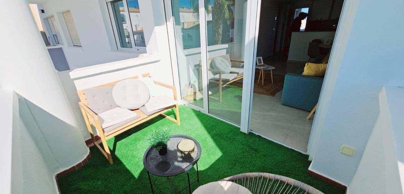 Herverkoop - Appartement / flat -
Torrevieja - Los balcones