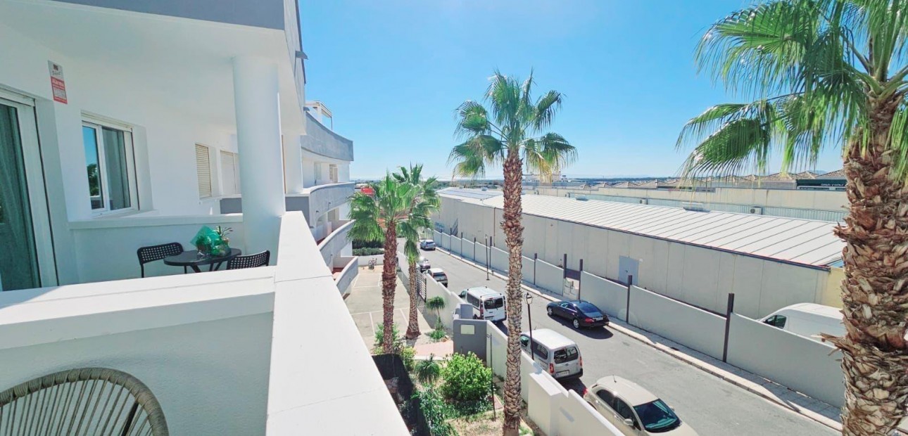 Herverkoop - Appartement / flat -
Torrevieja - Los balcones
