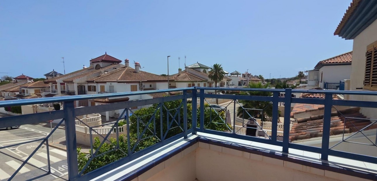 Venta - Apartamento / piso -
Pilar de la Horadada - Mil Palmeras