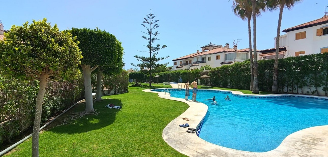 Venta - Apartamento / piso -
Pilar de la Horadada - Mil Palmeras