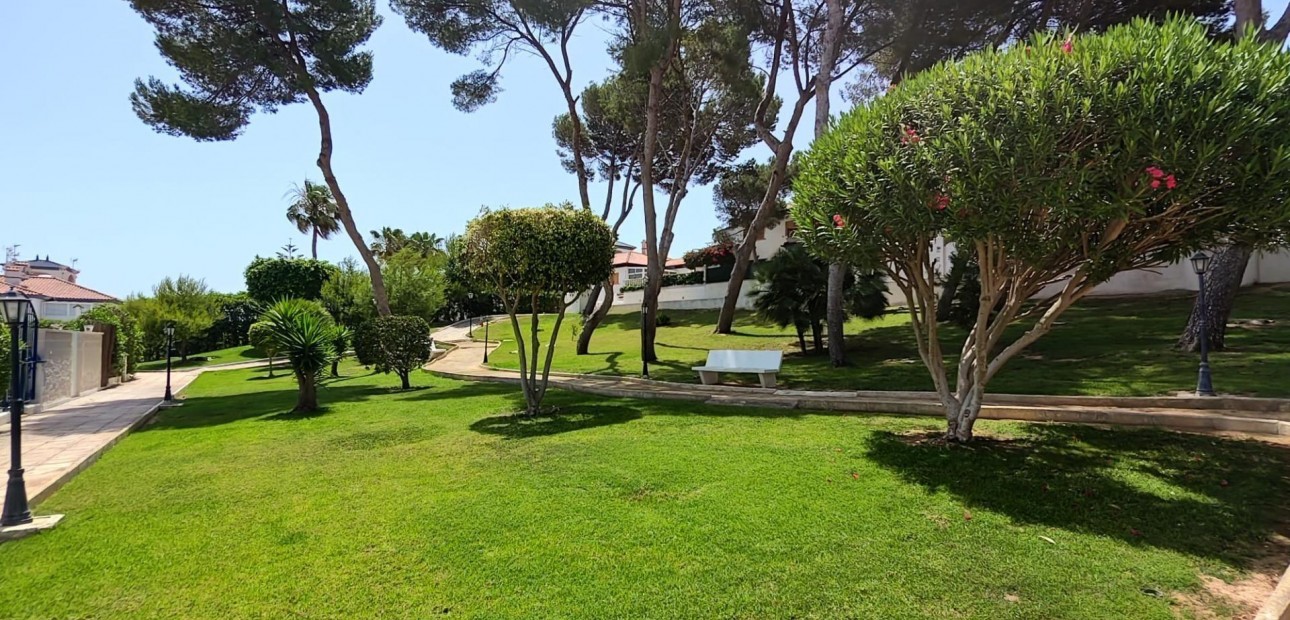 Venta - Apartamento / piso -
Pilar de la Horadada - Mil Palmeras