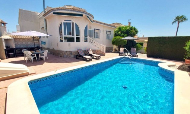 Venta - Villa -
Ciudad Quesada - Pueblo Bravo