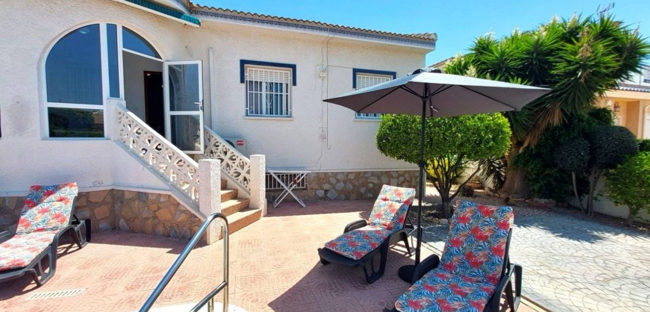 Venta - Villa -
Ciudad Quesada - Pueblo Bravo