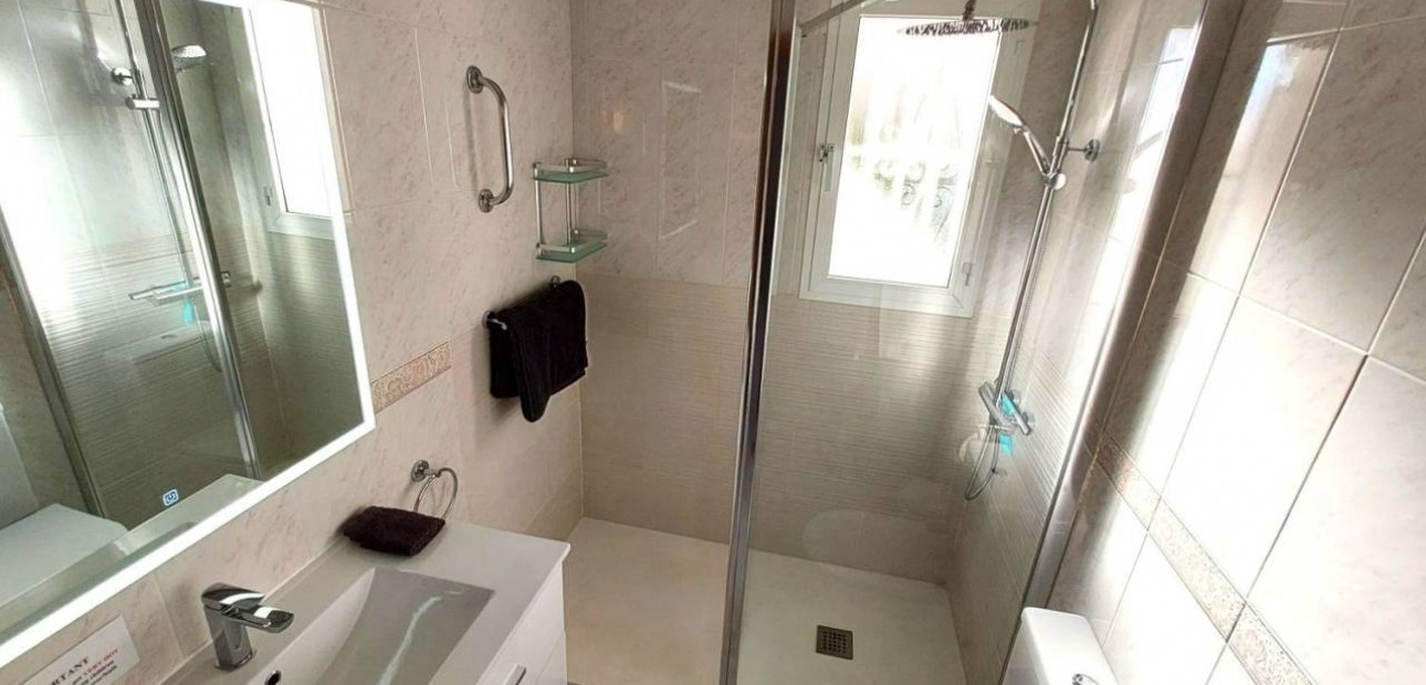 Venta - Villa -
Ciudad Quesada - Pueblo Bravo