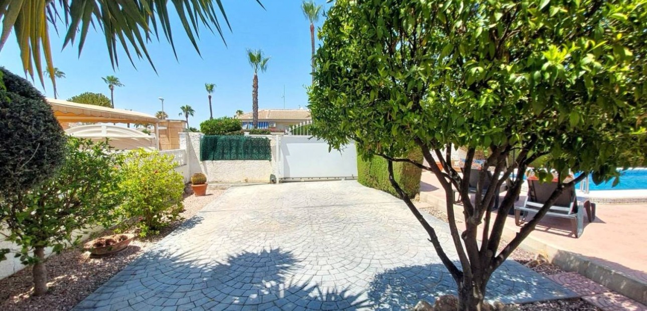 Venta - Villa -
Ciudad Quesada - Pueblo Bravo