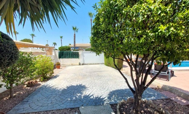 Venta - Villa -
Ciudad Quesada - Pueblo Bravo