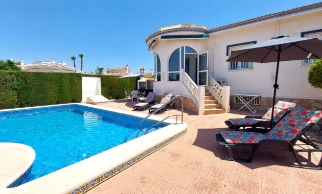 Venta - Villa -
Ciudad Quesada - Pueblo Bravo