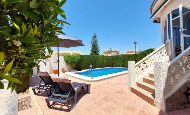 Venta - Villa -
Ciudad Quesada - Pueblo Bravo