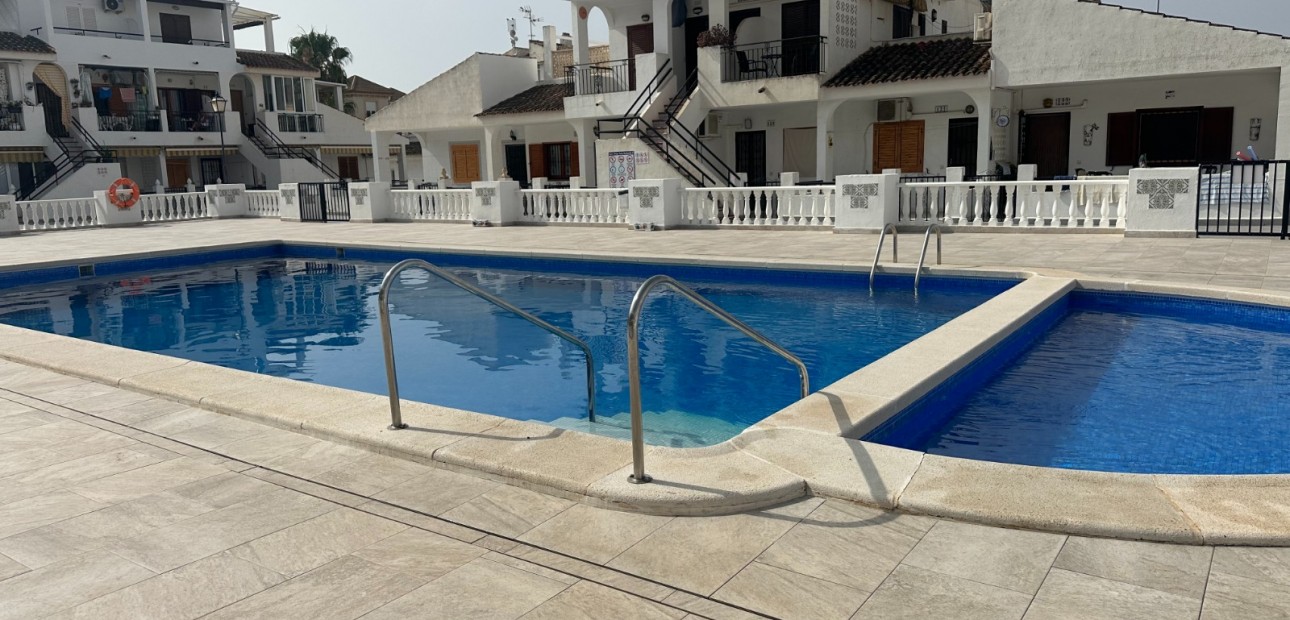 Sale - Apartment / flat -
Torrevieja - Los Frutales