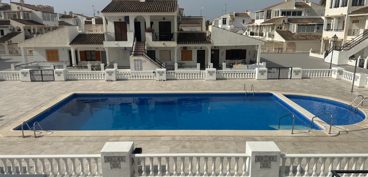 Sale - Apartment / flat -
Torrevieja - Los Frutales