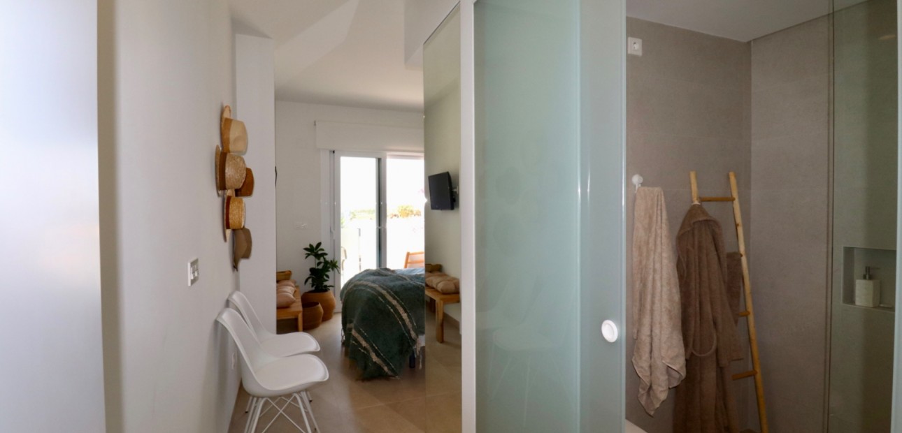 Venta - Apartamento / piso -
Guardamar del Segura - El Raso