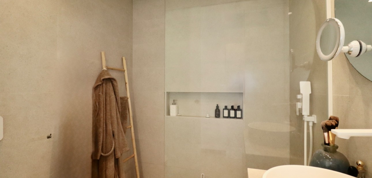 Venta - Apartamento / piso -
Guardamar del Segura - El Raso