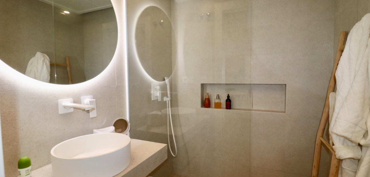 Venta - Apartamento / piso -
Guardamar del Segura - El Raso