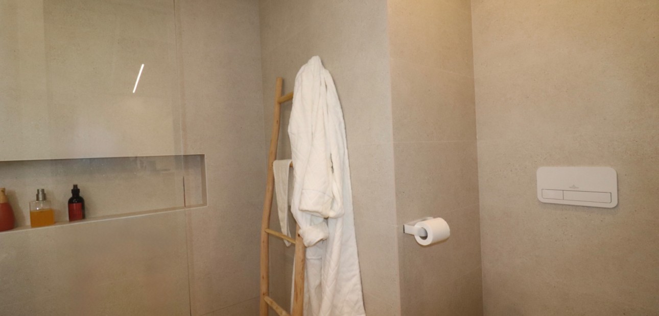Venta - Apartamento / piso -
Guardamar del Segura - El Raso