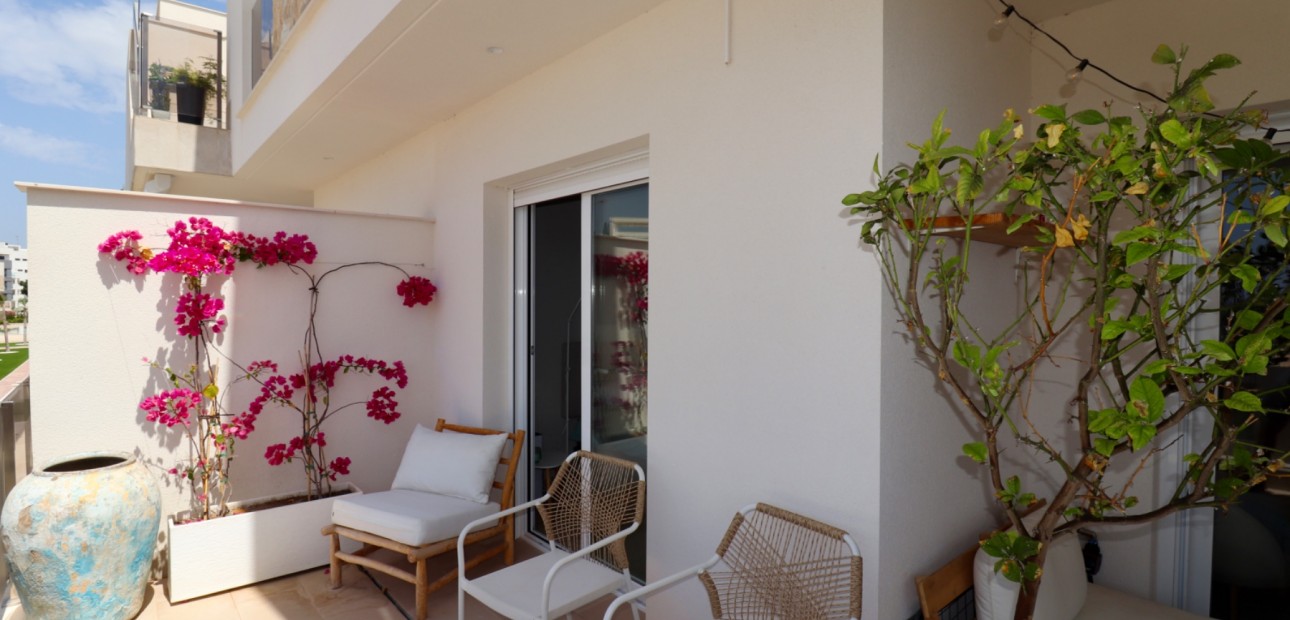 Venta - Apartamento / piso -
Guardamar del Segura - El Raso