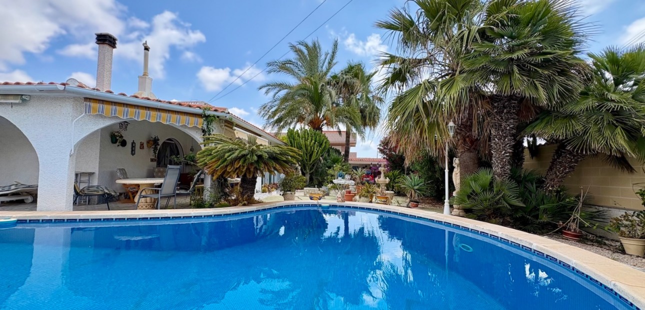 Venta - Single Family Home -
Orihuela Costa - Montezenia