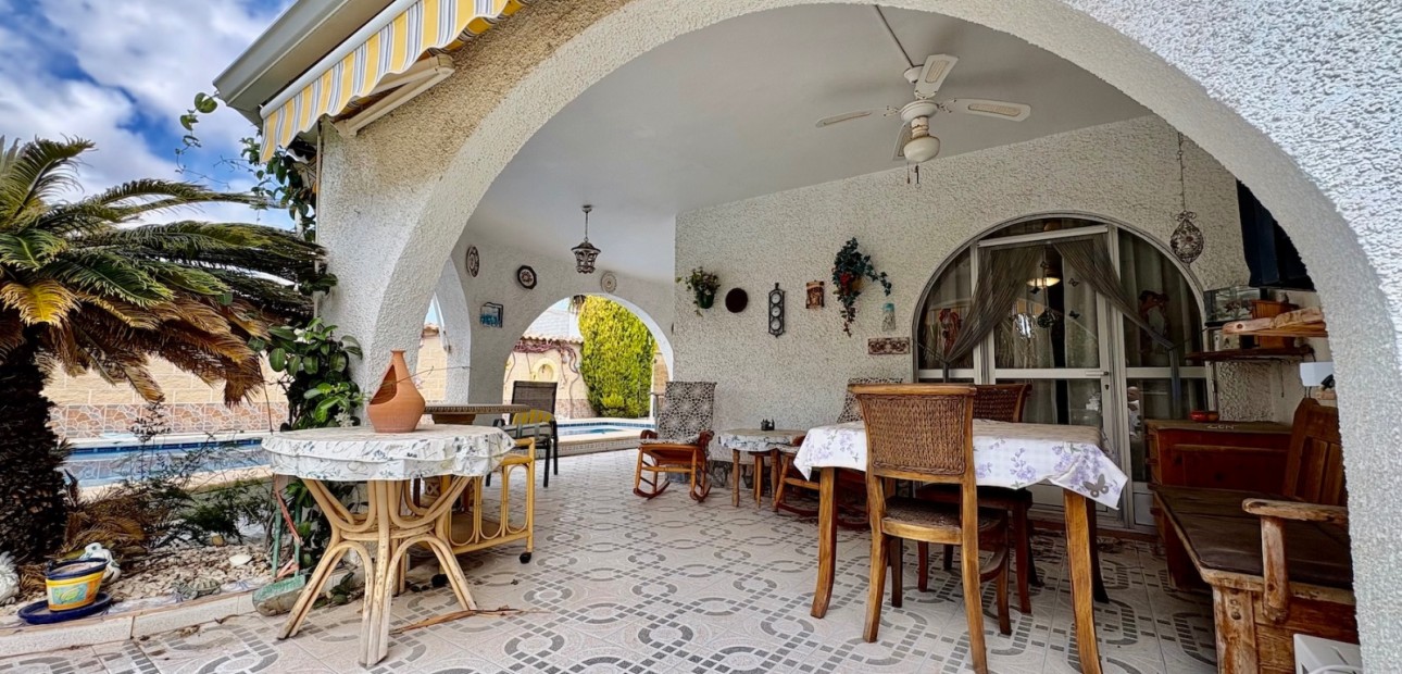 Venta - Single Family Home -
Orihuela Costa - Montezenia