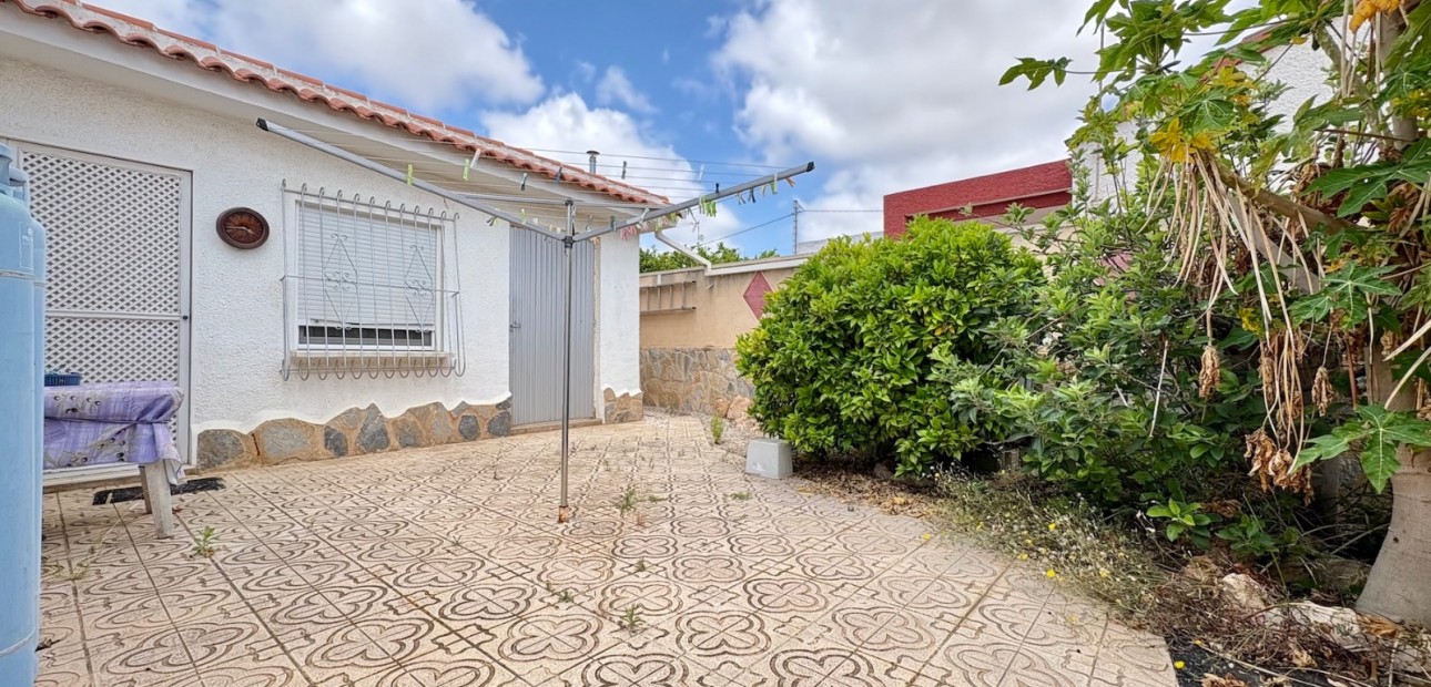 Venta - Single Family Home -
Orihuela Costa - Montezenia