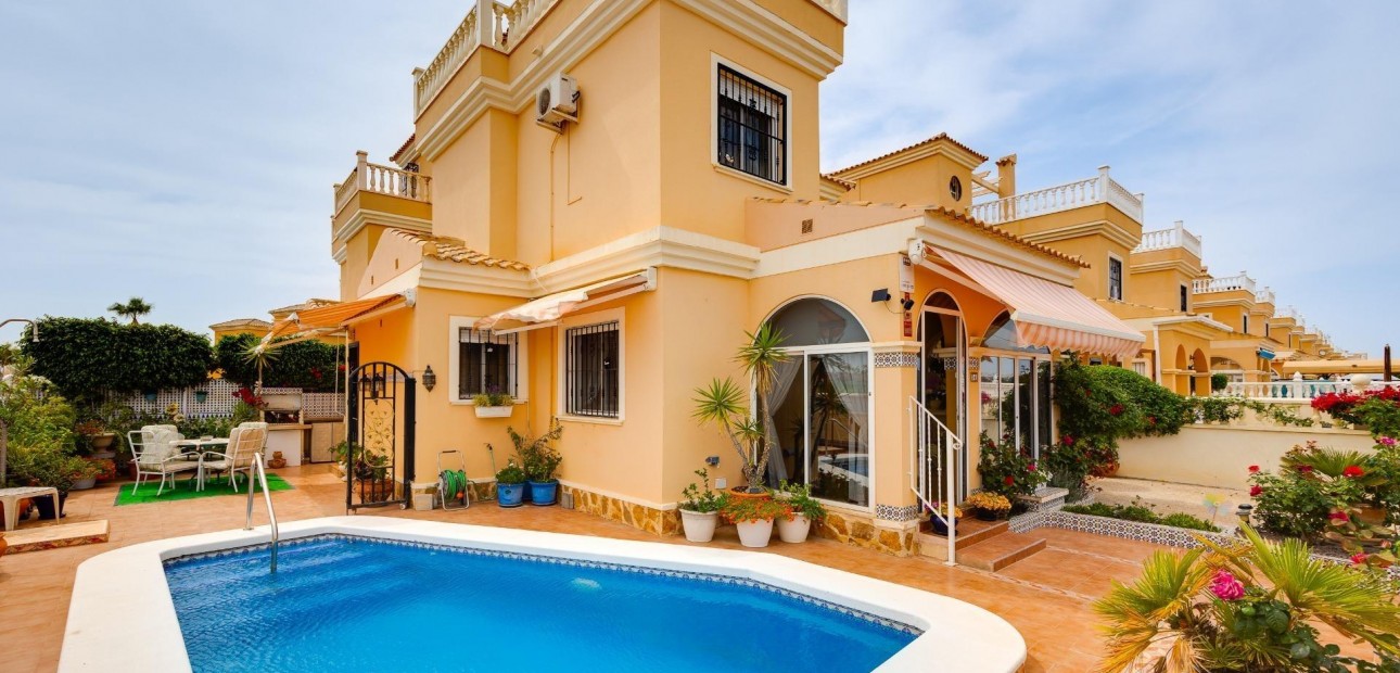 Venta - Villa -
Torrevieja - La siesta